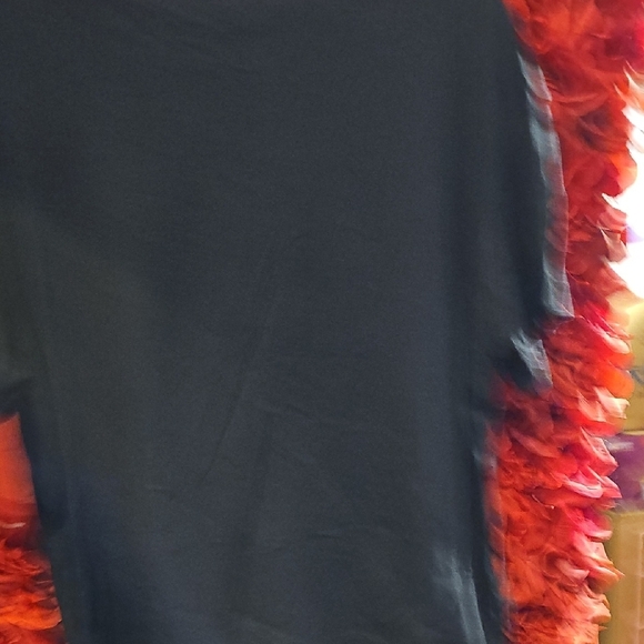 Calvin Klein NWT Women'ss Black Heart Graphic T-Shirt SIZE XL - Picture 5 of 6